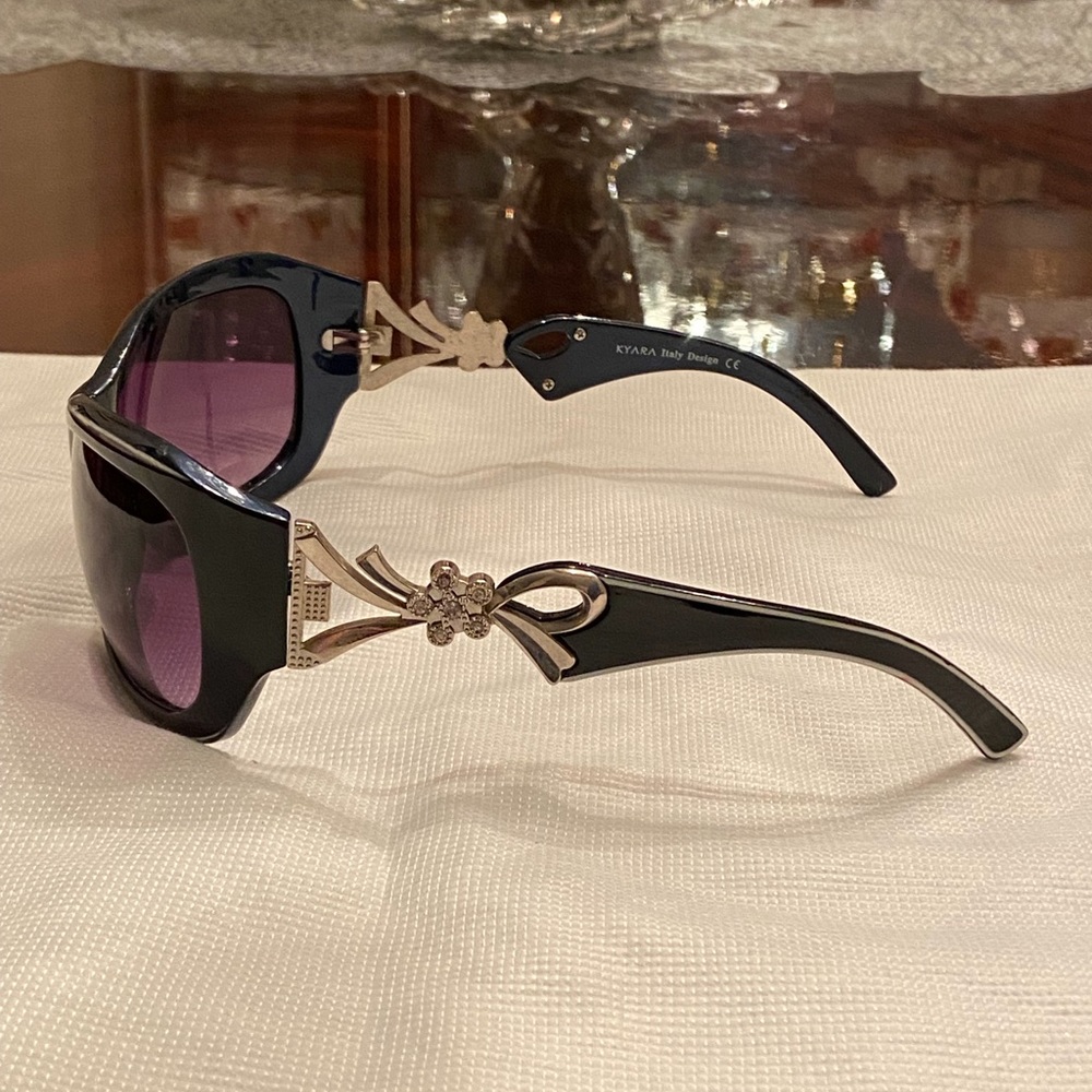 Gorgeous KYARA sunglasses ITALY